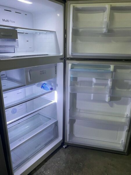 Samsung (560L) 2 doors Huge refrigerator / fridge ($680 + Free Delivery & 2mths warranty)